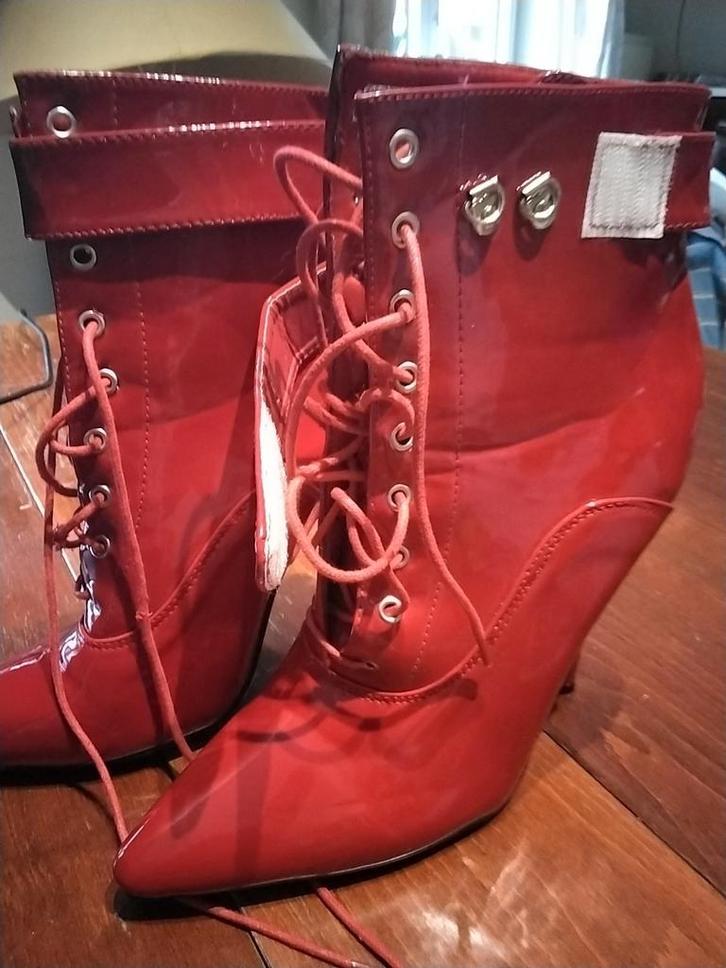 size42-small43, Kleding | Dames, Schoenen, Zo goed als nieuw, Rood, Ophalen of Verzenden