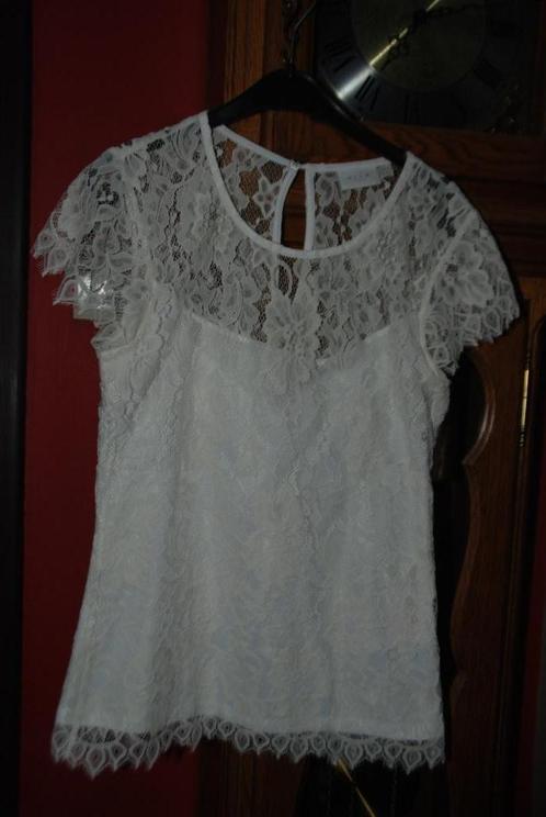 "Vila" blouse top in gebroken wit kant Maat S als NIEUW, Kleding | Dames, Topjes, Zo goed als nieuw, Maat 36 (S), Wit, Korte mouw