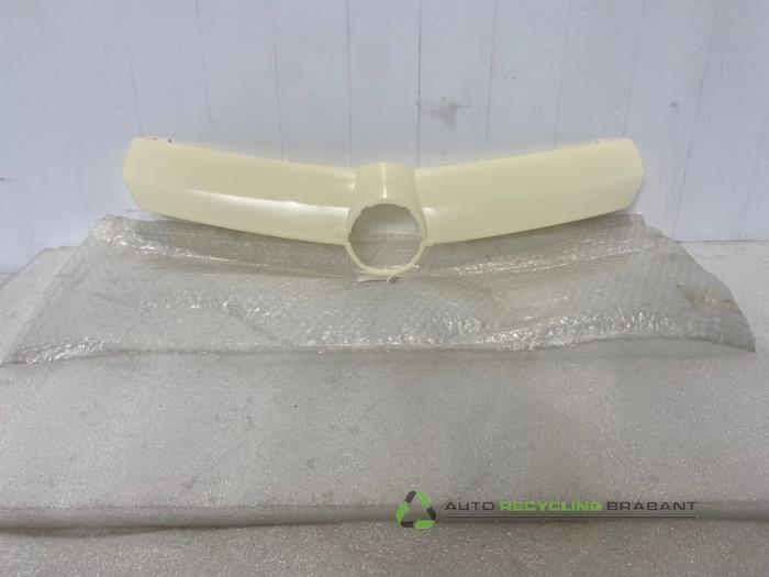 Calandre d'un Opel Corsa, Autos : Pièces & Accessoires, Carrosserie & Tôlerie, Opel, Utilisé, 3 mois de garantie