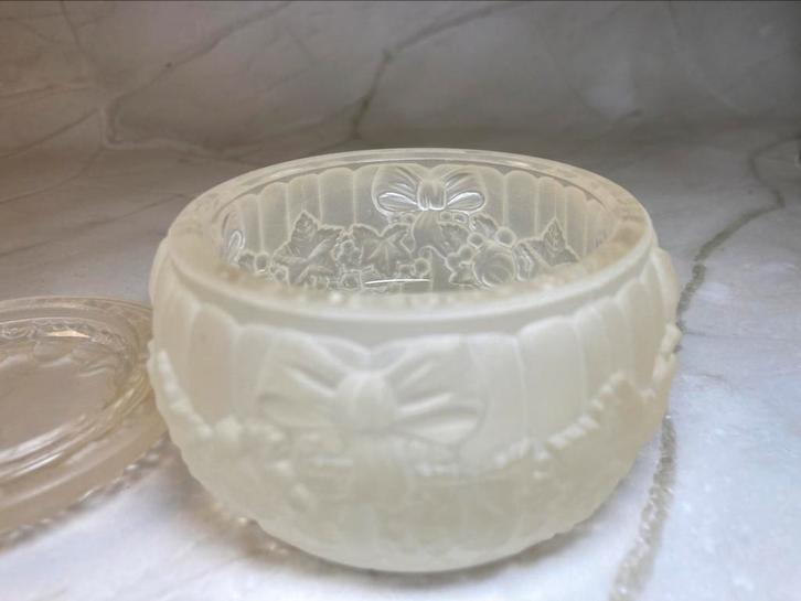 Art Deco sieradendoosje van matglas, Antiek en Kunst, Antiek | Glaswerk en Kristal, Ophalen of Verzenden