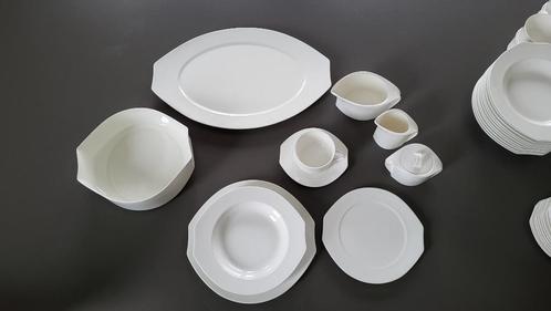 14 Delig eetservies van het merk Villeroy & Boch, Huis en Inrichting, Keuken | Servies, Zo goed als nieuw, Compleet servies, Effen