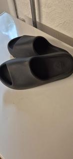 Yeezy slides, Kleding | Heren, Schoenen, Slippers, Zwart, Ophalen of Verzenden, Zo goed als nieuw