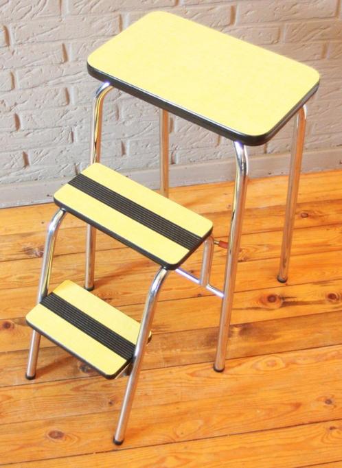 Formica Optrapje / Hoge Stoel / Geel Wit & Rood / Inklapbaar, Doe-het-zelf en Bouw, Ladders en Trappen, Zo goed als nieuw, Trap