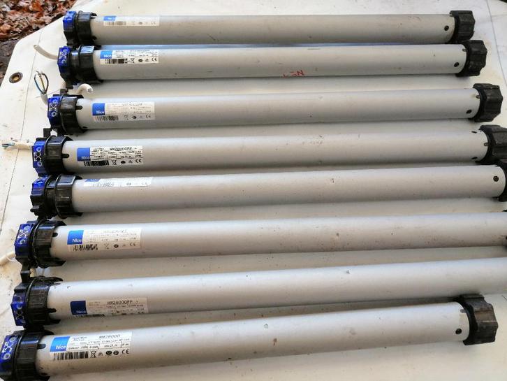 8 tangentiële motoren voor rolluiken, Doe-het-zelf en Bouw, Rolluiken, Gebruikt, 200 cm of meer, Minder dan 100 cm, Grijs, Elektrische bediening