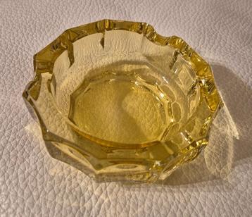 Grote vaseline uranium glas asbak beschikbaar voor biedingen