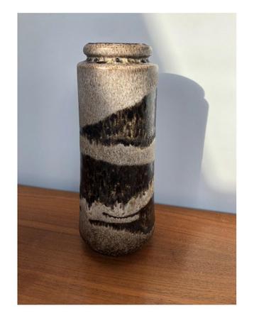 Vase vintage des années 70 disponible aux enchères