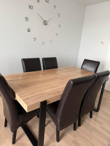 6 stoelen in lederlook beschikbaar voor biedingen