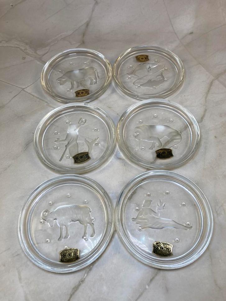 Ensemble de dessous de verre cristal du zodiaque, Antiquités & Art, Antiquités | Verre & Cristal, Enlèvement ou Envoi