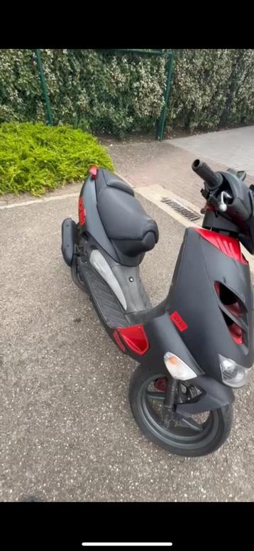 Aprilia sr 50, Fietsen en Brommers, Ophalen, Tweetakt, SR 50, Klasse A (25 km/u)