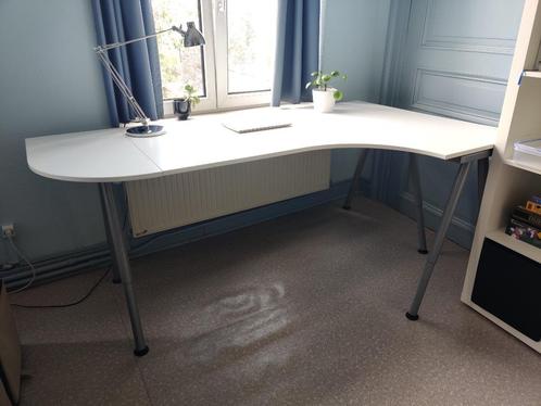 Hoogte verstelbare hoekbureau, Huis en Inrichting, Bureaus, Zo goed als nieuw, Bureau, In hoogte verstelbaar, Ophalen