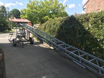 Bouwlift van 9m hoog op 230V. beschikbaar voor biedingen