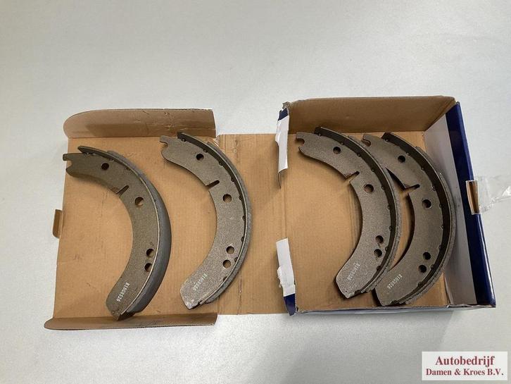 MG MGA Remschoenset voor en achter compleet 18G8526, Auto-onderdelen, Remmen en Aandrijving, MG, Nieuw, Ophalen of Verzenden