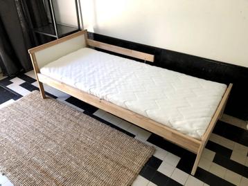 Nieuw kinderbed met matras 70x160cm, Kinderen en Baby's, Kinderkamer | Bedden, Ophalen, Nieuw, 70 tot 85 cm, Matras