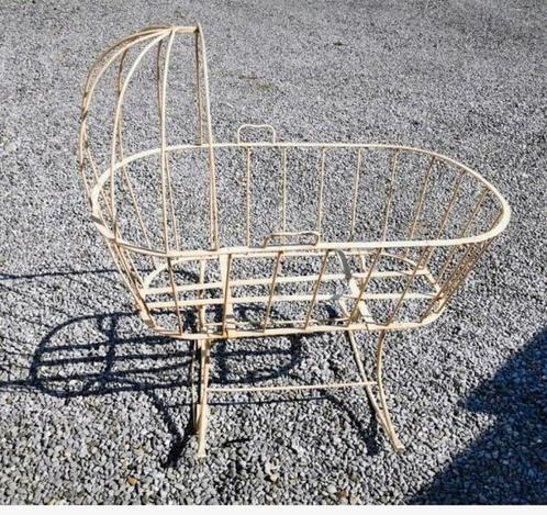 Antiek  bedje frame mooi voor babyboom of tuin, decoratie, Kinderen en Baby's, Babywiegjes en Ledikanten, Gebruikt, Wieg, Ophalen of Verzenden