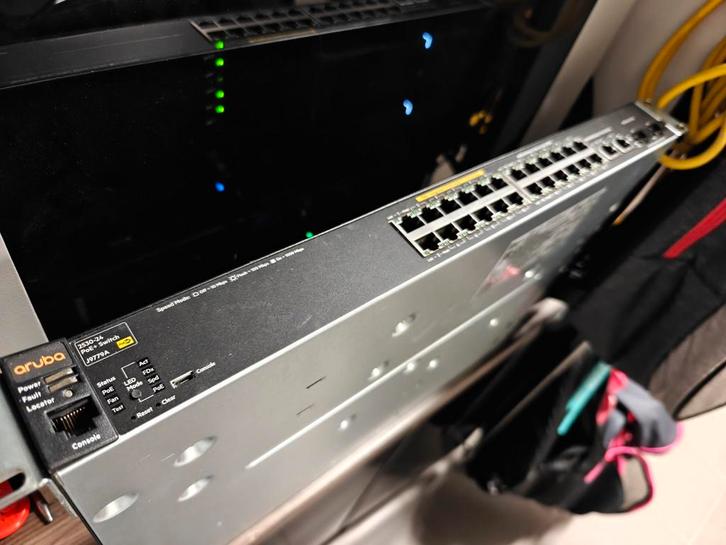 Switch Aruba 2530-24 - 24 ports PoE+, Computers en Software, Netwerk switches, Zo goed als nieuw, Ophalen of Verzenden