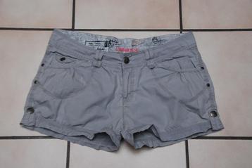 Lichtgrijze katoenen minishort „MIM” maat 40 als NIEUW! beschikbaar voor biedingen