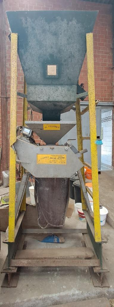 Moulin à grain + vis sans fin, Zakelijke goederen, Landbouw | Werktuigen, Graan, Ophalen