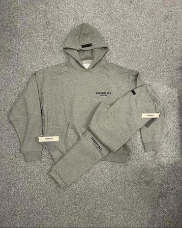 Essentials Fear of God beschikbaar voor biedingen
