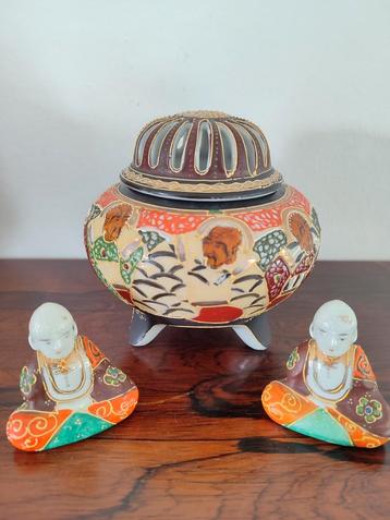 Japans wierook pot met 2 Buddha gesigneerd antiek porselein