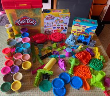Een set Play Doh boetseerspullen beschikbaar voor biedingen
