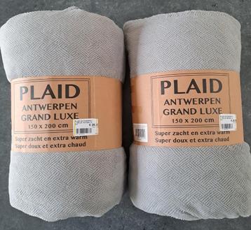 Plaid 150 x 200 2x beschikbaar voor biedingen