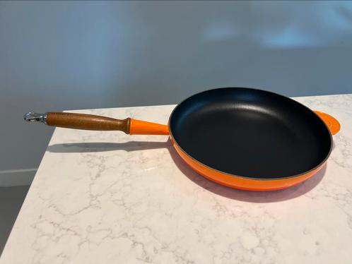 Le Creuset koekenpan 28 cm Volcanic in heel goede staat, Huis en Inrichting, Keuken | Potten en Pannen, Zo goed als nieuw, Koekenpan of Braadpan