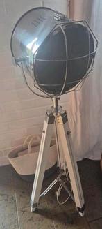 Driepootvloerlamp in industriële spotstijl, Ophalen, Zo goed als nieuw, Metaal