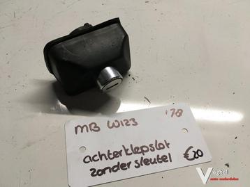 Mercedes W123 1978 Achterklepslot zonder sleutel  beschikbaar voor biedingen