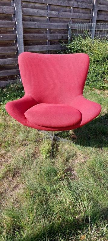 Vlinder draaizetel stijl Hjord Knudsen donkerrood design beschikbaar voor biedingen