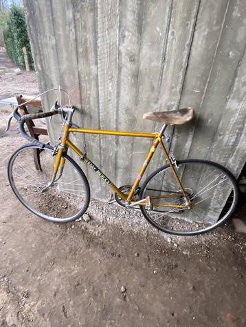 Vintage koersfiets beschikbaar voor biedingen