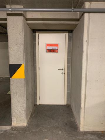 TE HUUR te JETTE: Berging in recent gebouw beschikbaar voor biedingen