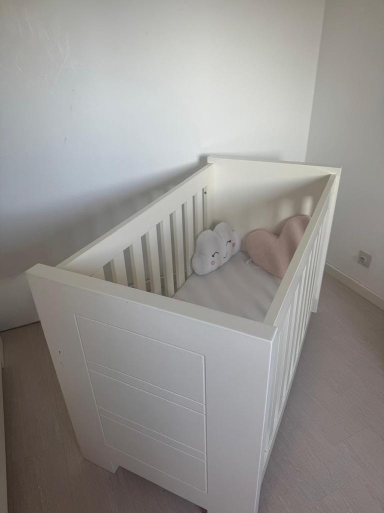 Berceau sans poignée+armoire+commode pour chambre de bébé., Enfants & Bébés, Chambre d'enfant | Chambres d'enfant complètes, Utilisé