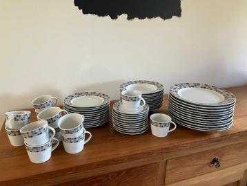 Servies kompleet van alles 12 stuks 