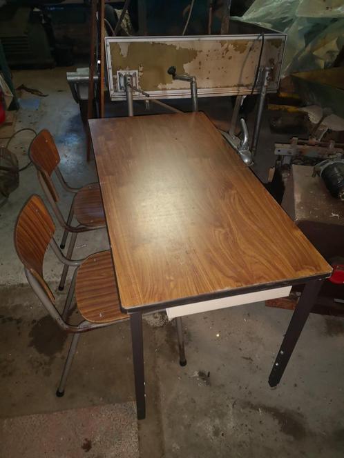 Schooltafel bureau. 2 persoon. Stoelen. Hoogte regeling., Huis en Inrichting, Bureaus, Gebruikt, Bureau, In hoogte verstelbaar