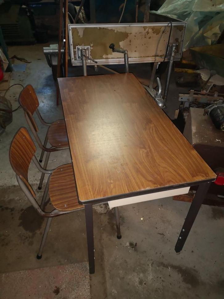 Schooltafel bureau. 2 persoon. Stoelen. 73 hoog., Huis en Inrichting, Bureaus, Gebruikt, Bureau, Ophalen