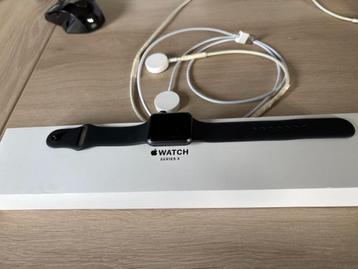 Iwatch series 3 in goede staat  beschikbaar voor biedingen