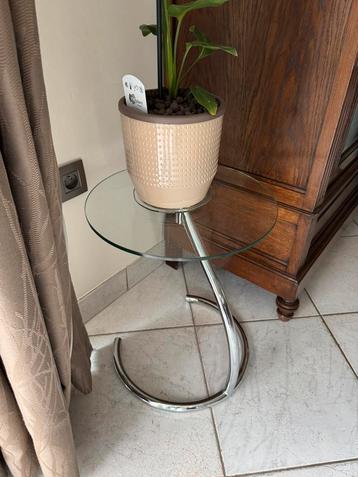 Design bijzettafeltje in chroom en glas beschikbaar voor biedingen