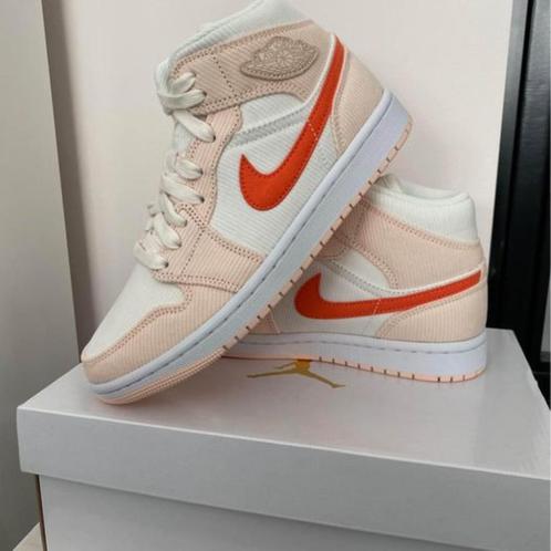 Air Jordan 1 Mid SE Sail/ Orange Quartz, Kleding | Dames, Schoenen, Nieuw, Sneakers, Roze, Ophalen of Verzenden