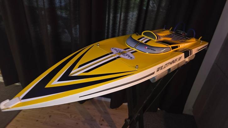 RC Speedboot, Hobby en Vrije tijd, Modelbouw | Radiografisch | Overige, Zo goed als nieuw, Ophalen