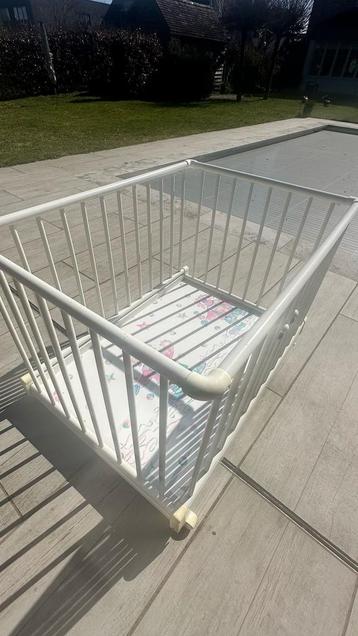 Babypark met matras beschikbaar voor biedingen