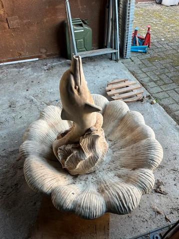 Fontein dolfijn beschikbaar voor biedingen