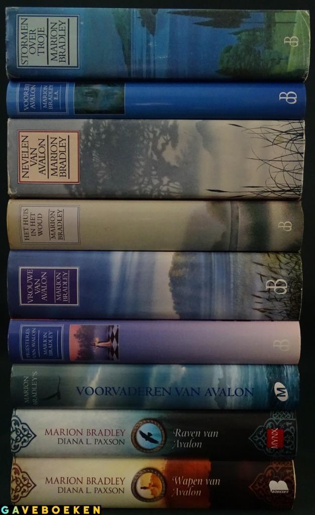 Avalon - Marion Zimmer Bradley - Uitgeverij M & Boekerij & M, Boeken, Fantasy, Gelezen, Ophalen of Verzenden