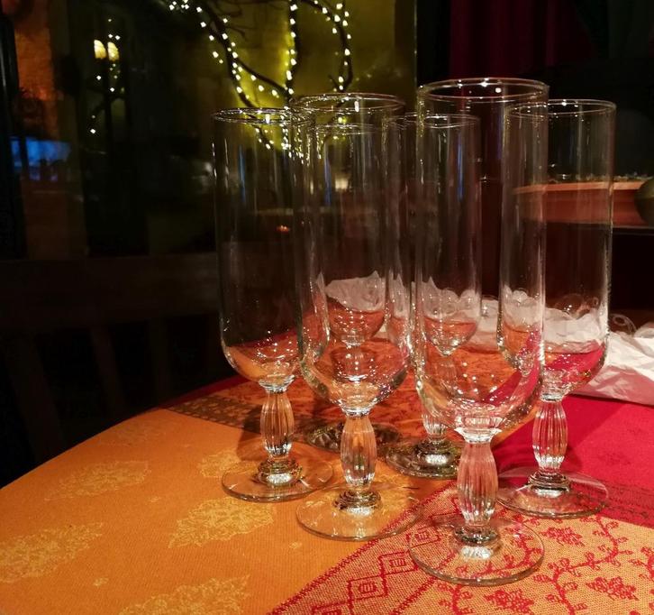 Set van 6 vintage Champagne glazen, flutes, speciaal voetje., Antiek en Kunst, Antiek | Glaswerk en Kristal, Ophalen of Verzenden