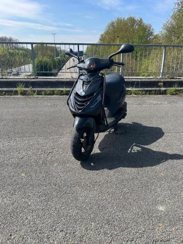 Scooter Piaggio Zip 4T noire brillante Classe A, Zip, Comme neuf, Enlèvement, Classe A (25 km/h)