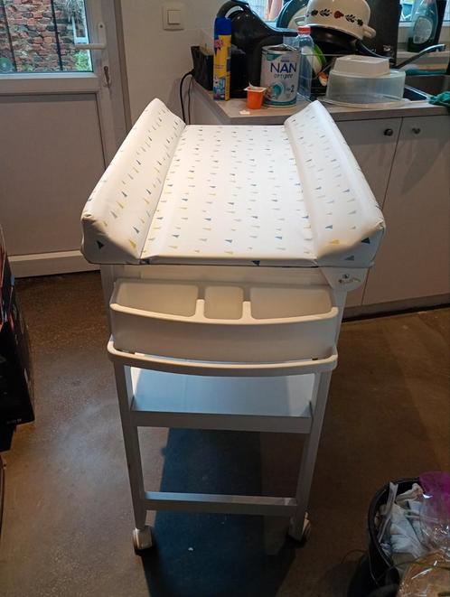 Luiertafel met bad, Kinderen en Baby's, Kinderkamer | Commodes en Kasten, Zo goed als nieuw, Ophalen