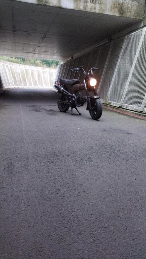 Brown exclusieve dax, Fietsen en Brommers, Brommeronderdelen | Algemeen, Zo goed als nieuw, Overige typen, Ophalen