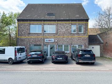 Recent gerenoveerd appartement met 3 slaapkamers, en garage beschikbaar voor biedingen