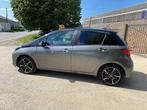 Toyota Yaris 1.5i VVT-i Hybrid C. and pack Two-Tone E, Auto's, Automaat, 1497 cc, Bruin, Overige brandstoffen