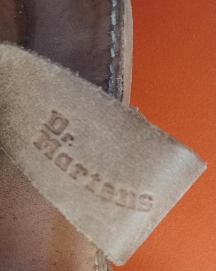 Super old Dr Martens -> 20€ frais de port inclus, Vêtements | Femmes, Chaussures, Porté, Brun, Enlèvement ou Envoi