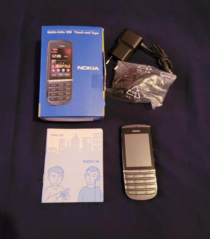 Nokia Asha 300 met oplader, doos en handleiding, Telecommunicatie, Mobiele telefoons | Telefoon-opladers, Nokia, Ophalen of Verzenden